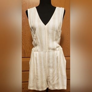 Jumper. Linen blend fabric. Size 6. Fits as bigger size. Dress up or down!